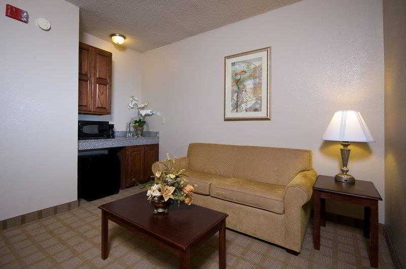 Best Western Plus Russellville Hotel & Suites Номер фото